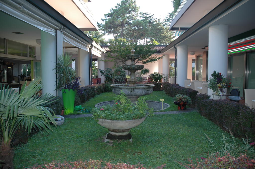 Residence Isvico Lignano Sabbiadoro Exterior photo